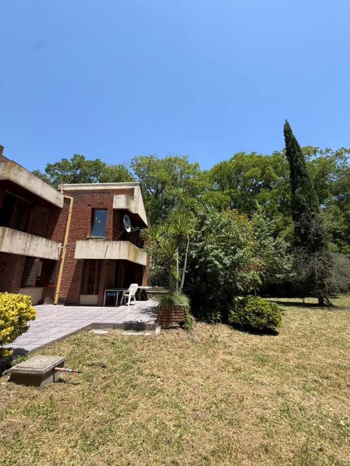 CHALET 4 AMB A RECICLAR CON QUINCHO Y GRAN PARQUE! EL GROSELLAR