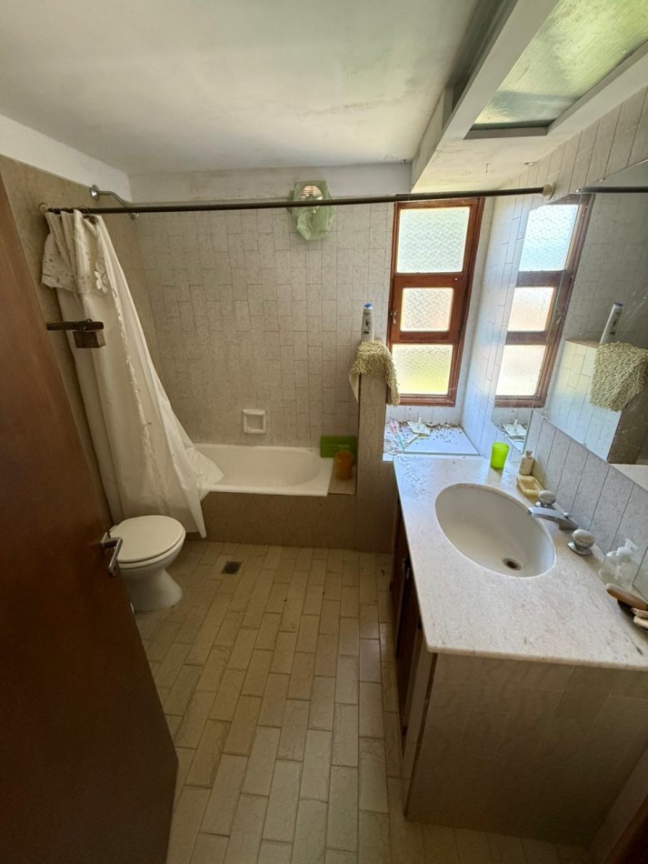 CHALET 4 AMB A RECICLAR CON QUINCHO Y GRAN PARQUE! EL GROSELLAR