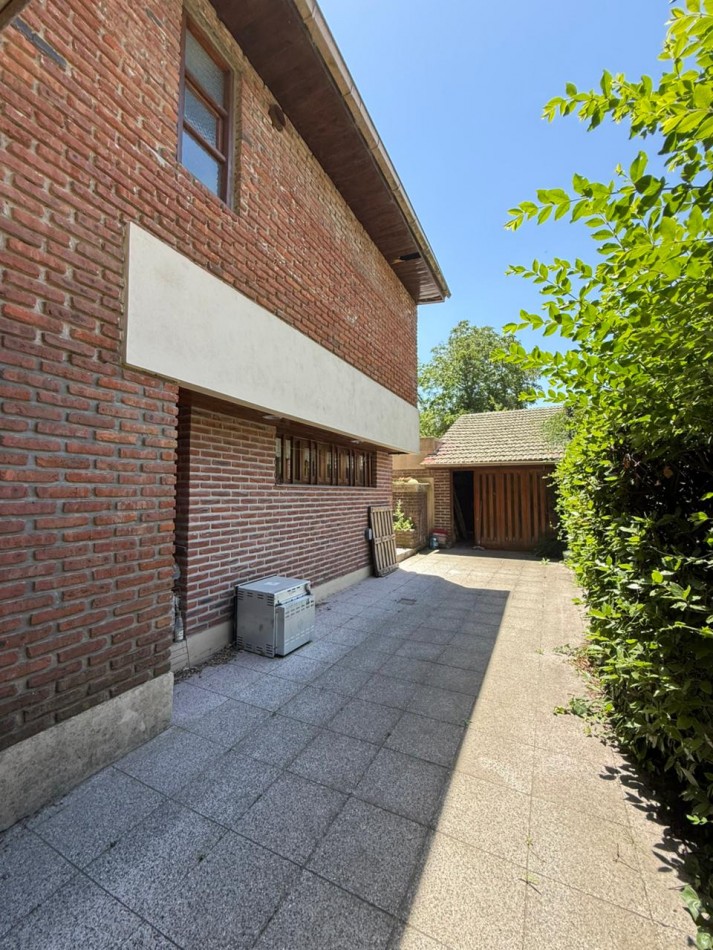 CHALET 4 AMB A RECICLAR CON QUINCHO Y GRAN PARQUE! EL GROSELLAR