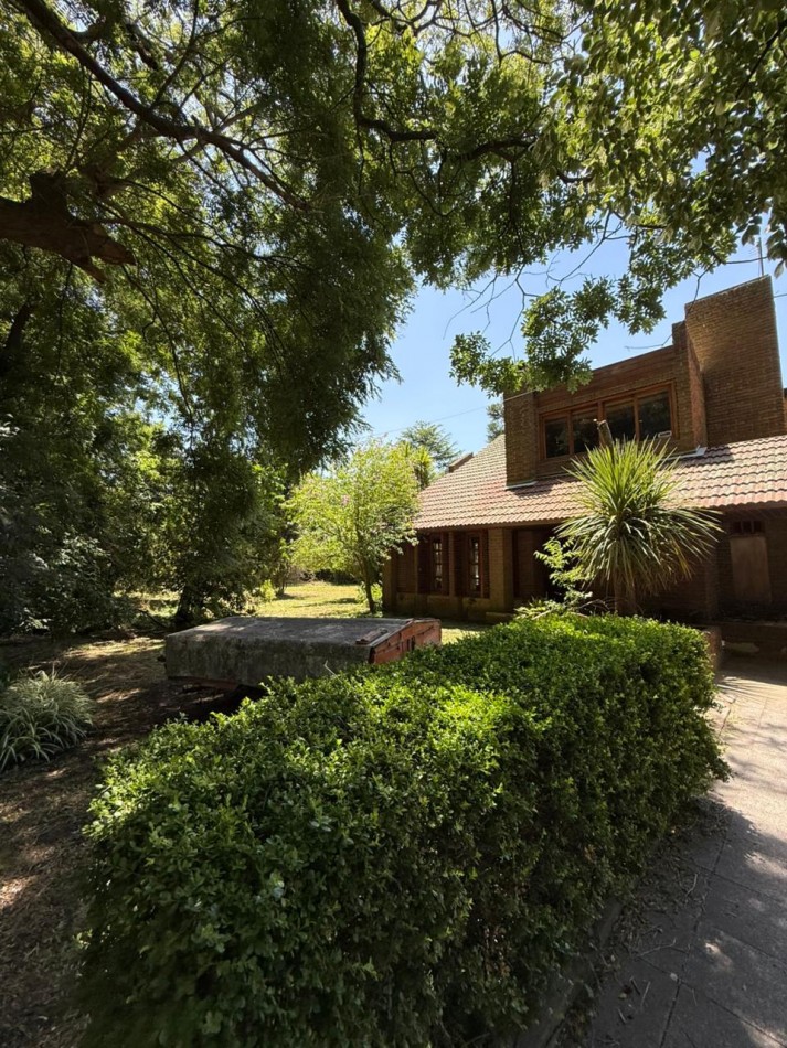 CHALET 4 AMB A RECICLAR CON QUINCHO Y GRAN PARQUE! EL GROSELLAR