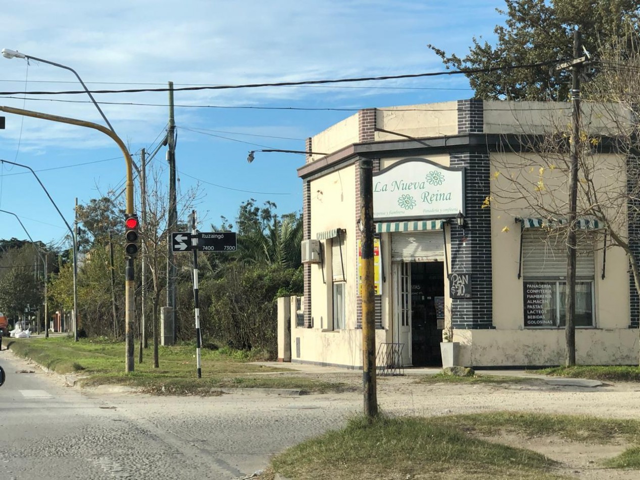 MANZANA COMPLETA CON LOCAL Y VIVIENDA!