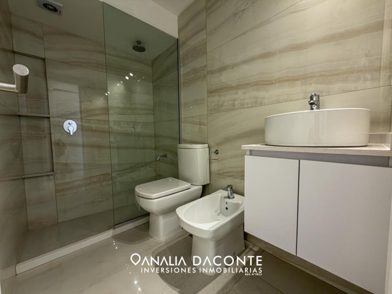 Semipiso 3 amb en edificio de categoria Aurora del mar II