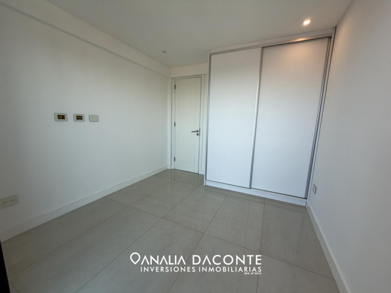 Semipiso 3 amb en edificio de categoria Aurora del mar II