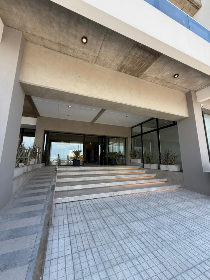 Semipiso 3 amb en edificio de categoria Aurora del mar II