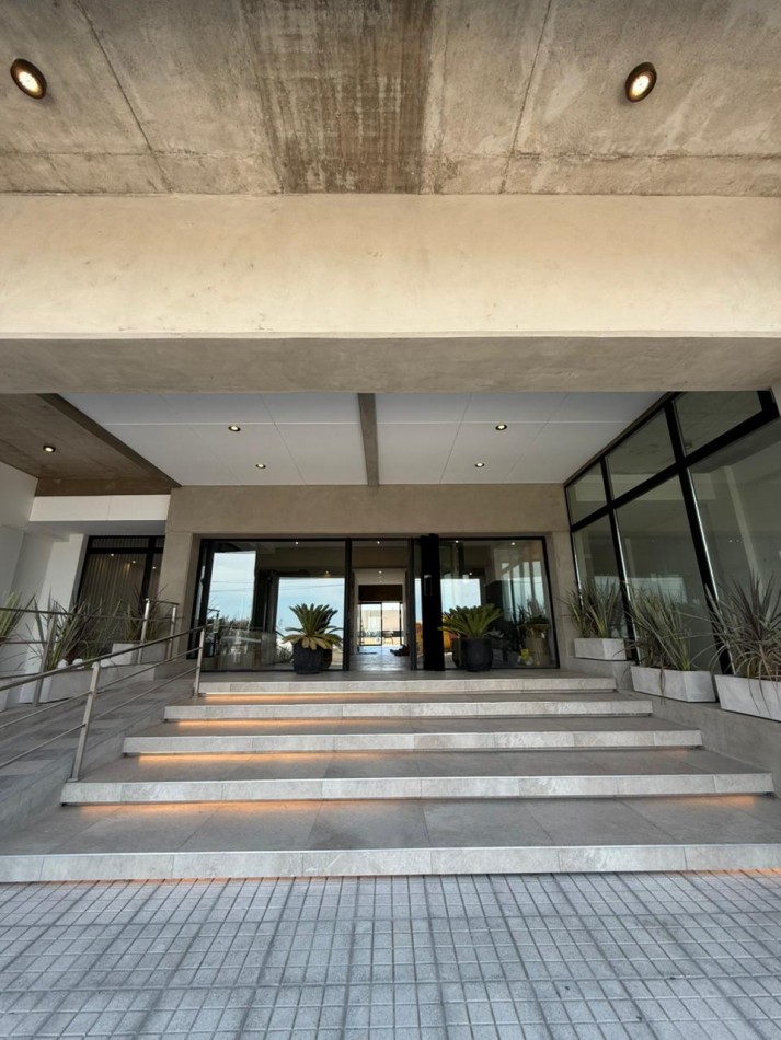 Semipiso 3 amb en edificio de categoria Aurora del mar II