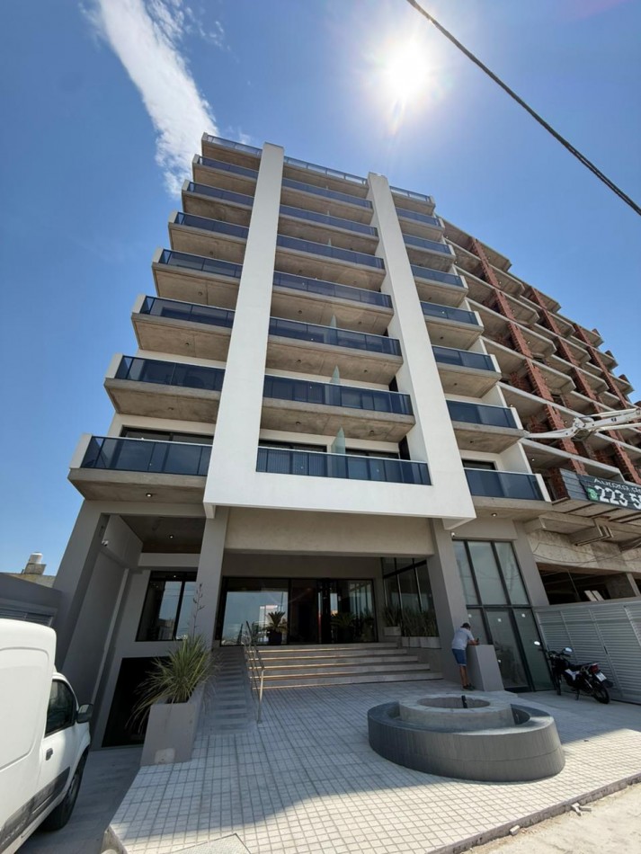 Semipiso 3 amb en edificio de categoria Aurora del mar II