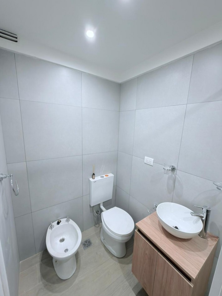 1 AMB RECICLADO A LA CALLE Y CON BALCON! ZONA ALDREY