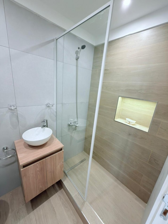 1 AMB RECICLADO A LA CALLE Y CON BALCON! ZONA ALDREY