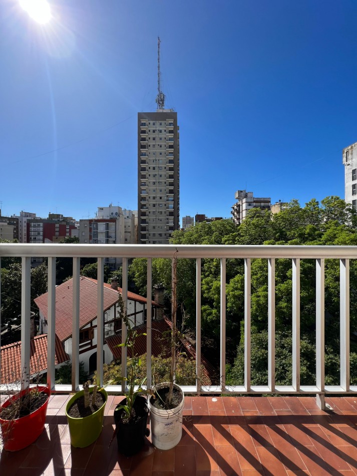 Bajo su valor! Depto 2 amb con balcon saliente