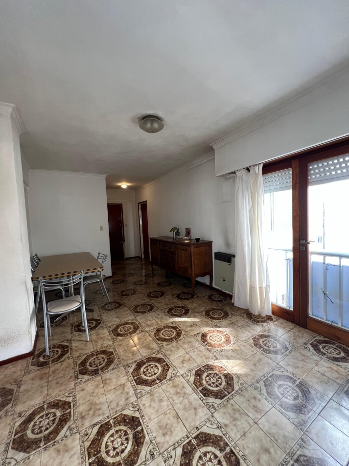 Bajo su valor! Depto 2 amb con balcon saliente