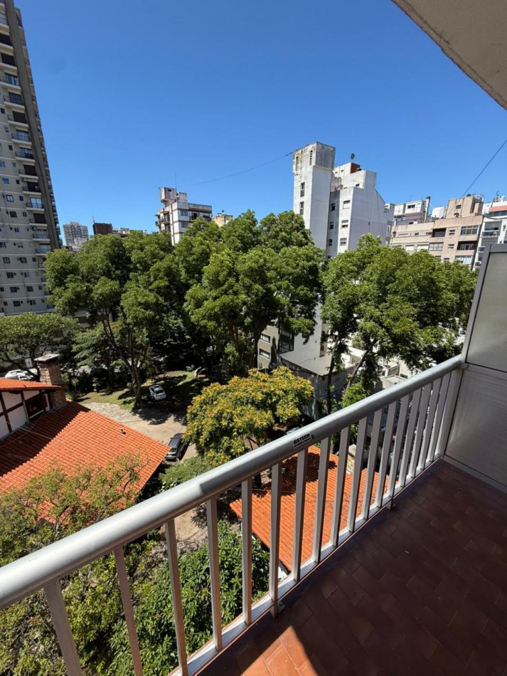 Bajo su valor! Depto 2 amb con balcon saliente