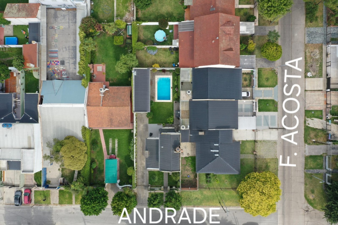 BAJO SU VALOR!! SAN GERONIMO EXCELENTE CHALET CUATRO AMBIENTES, QUINCHO, PARQUE Y PISCINA