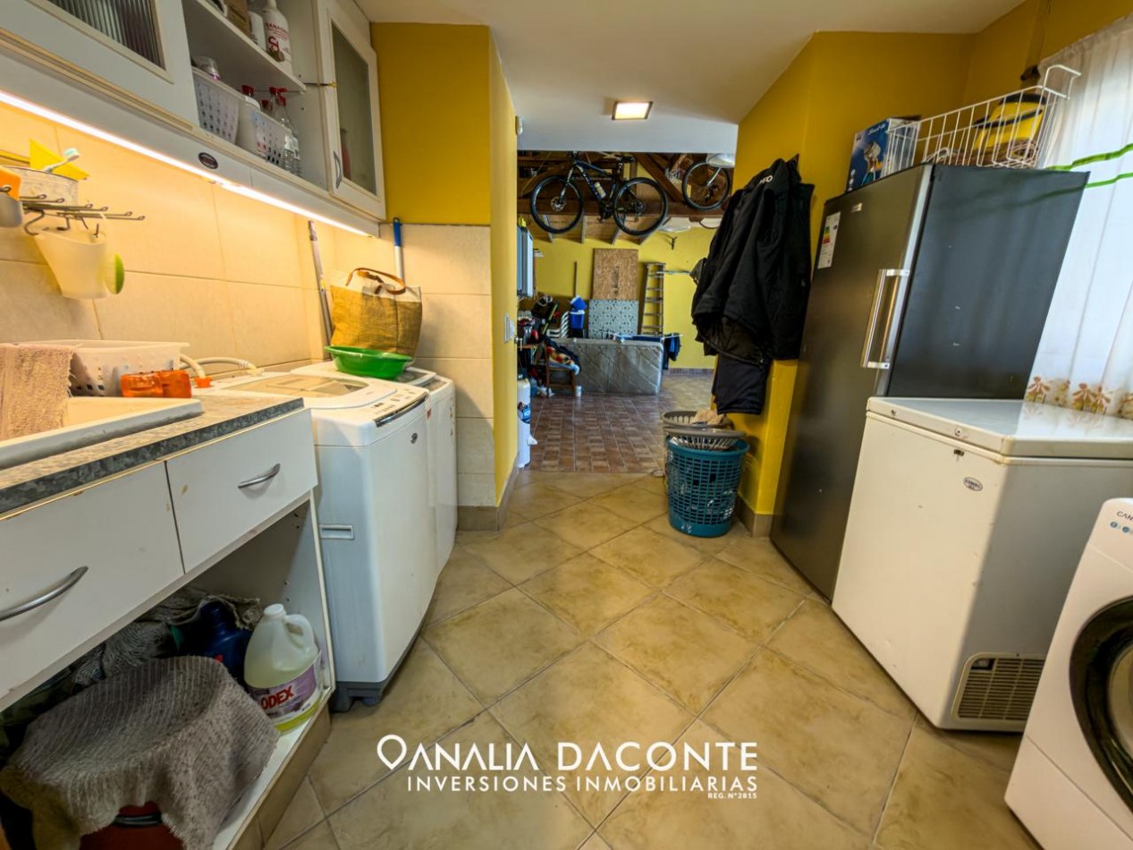 IMPONENTE CHALET 5 AMB EN BARRIO SAN CARLOS