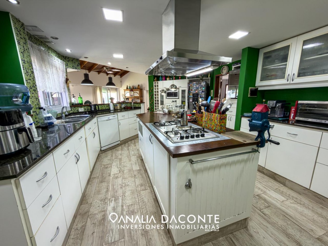 IMPONENTE CHALET 5 AMB EN BARRIO SAN CARLOS