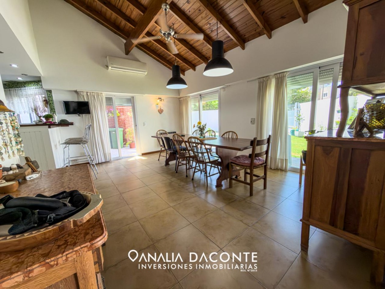 IMPONENTE CHALET 5 AMB EN BARRIO SAN CARLOS