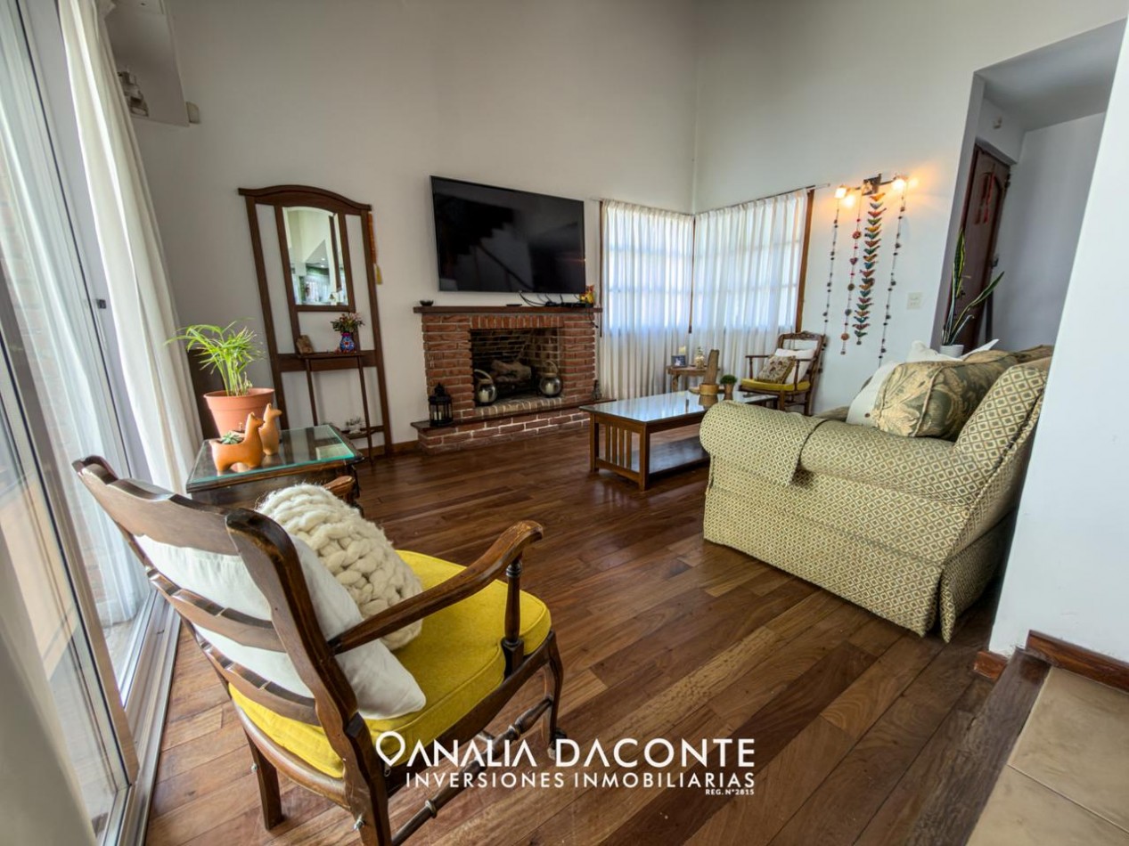 IMPONENTE CHALET 5 AMB EN BARRIO SAN CARLOS