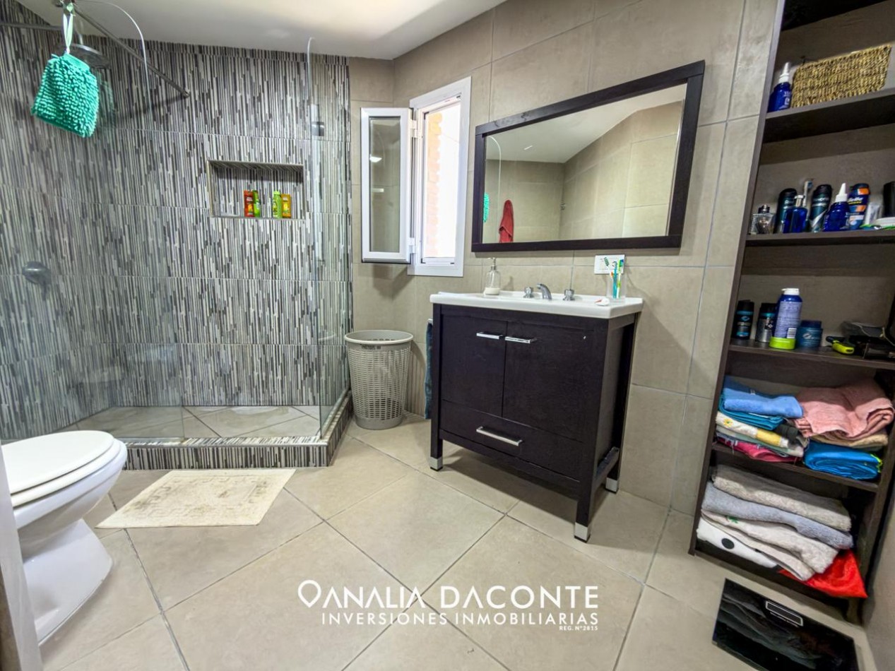 IMPONENTE CHALET 5 AMB EN BARRIO SAN CARLOS