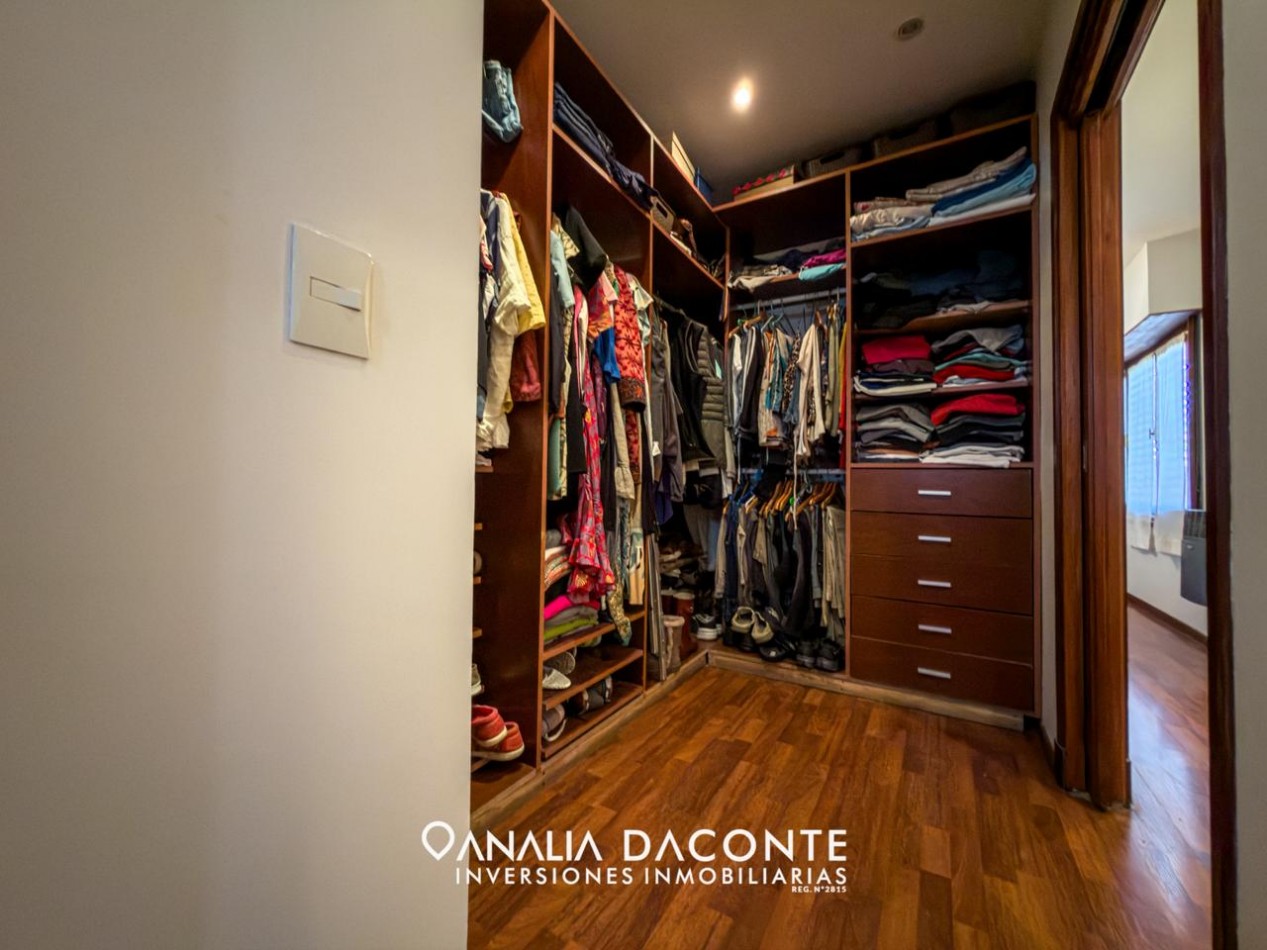 IMPONENTE CHALET 5 AMB EN BARRIO SAN CARLOS