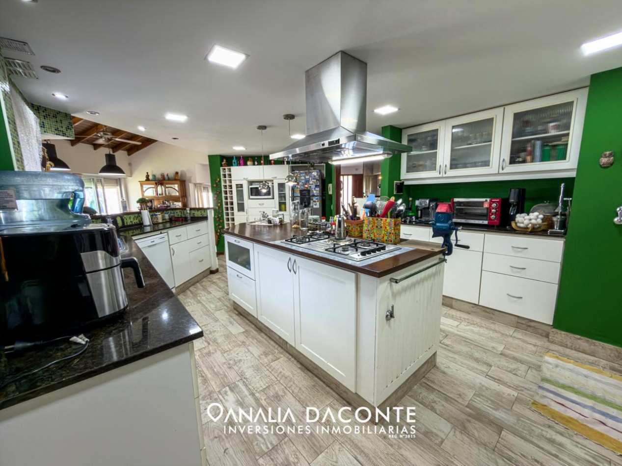 IMPONENTE CHALET 5 AMB EN BARRIO SAN CARLOS