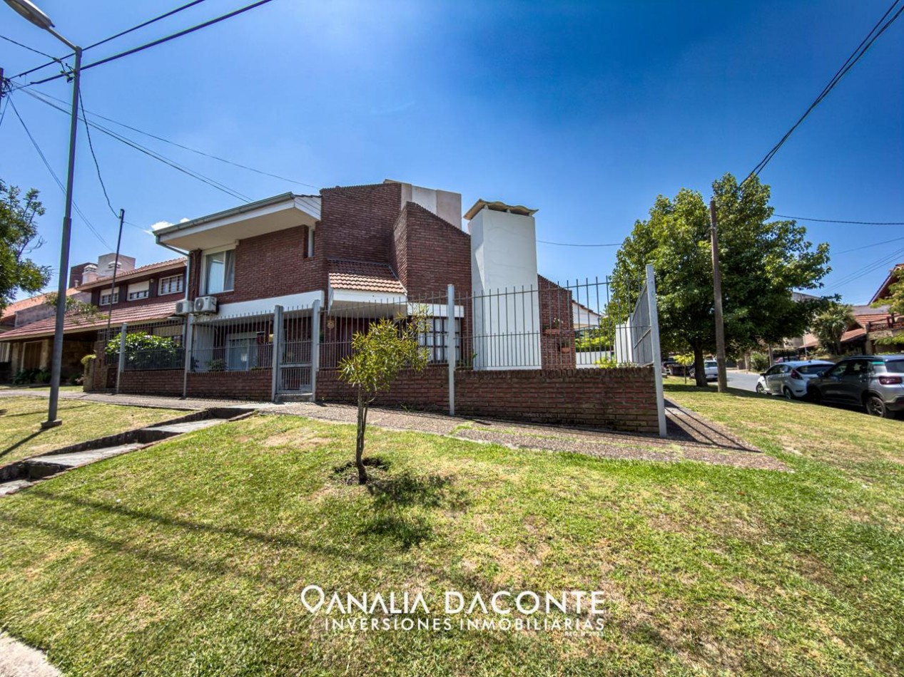 IMPONENTE CHALET 5 AMB EN BARRIO SAN CARLOS