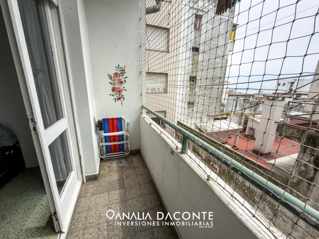 LUMINOSO Y AMPLIO DEPTO 2 AMB SOBRE AV. COLON AL 1500!