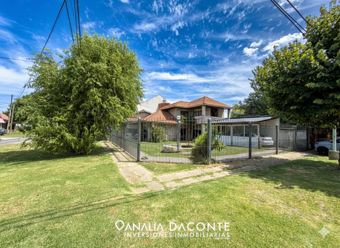 GRAN CHALET 5 AMB + DEPENDENCIA EN BARRIO CONSTITUCION 