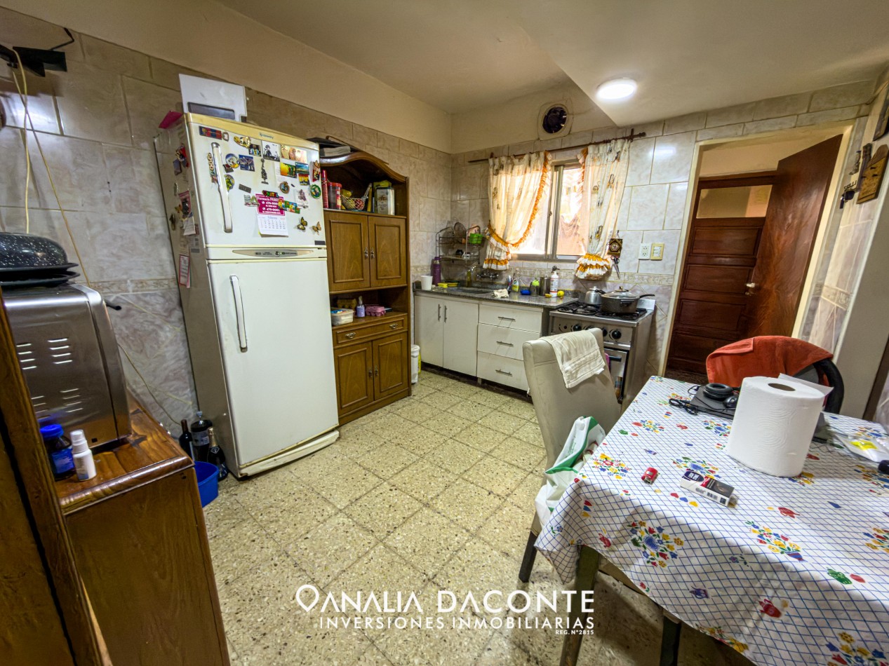 GRAN CHALET 5 AMB + DEPENDENCIA EN BARRIO CONSTITUCION 