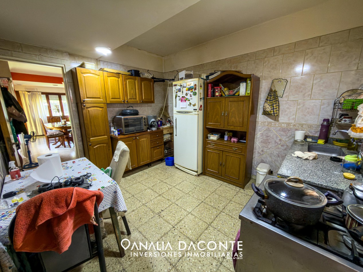 GRAN CHALET 5 AMB + DEPENDENCIA EN BARRIO CONSTITUCION 