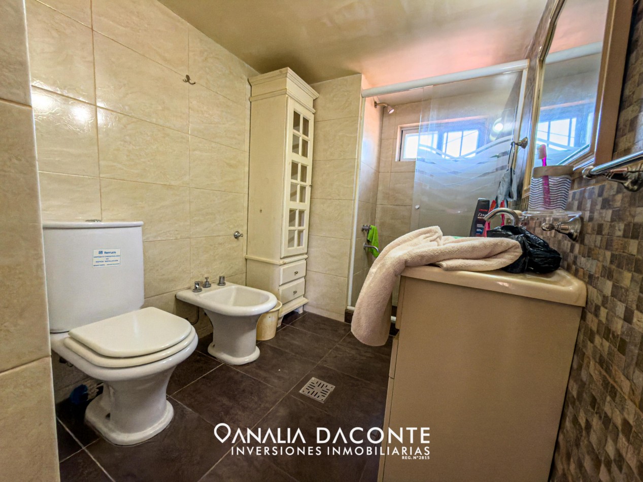 GRAN CHALET 5 AMB + DEPENDENCIA EN BARRIO CONSTITUCION 