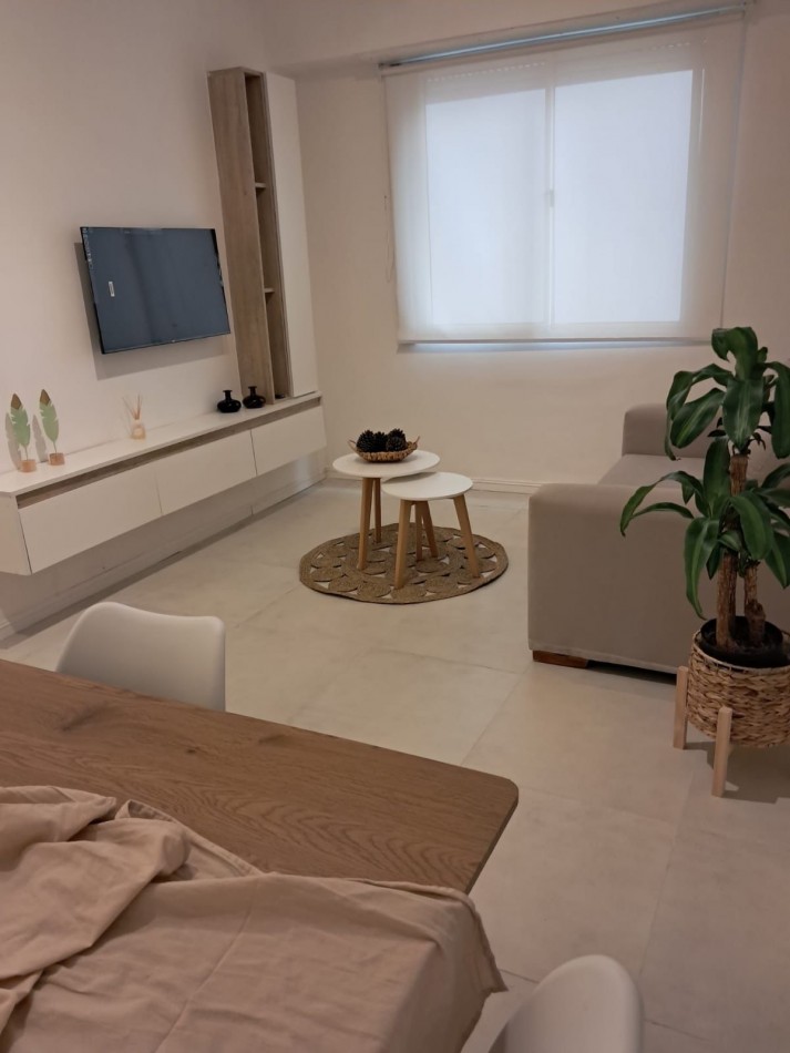 HERMOSO DEPTO 2 AMB RECICLADO Y AMOBLADO!