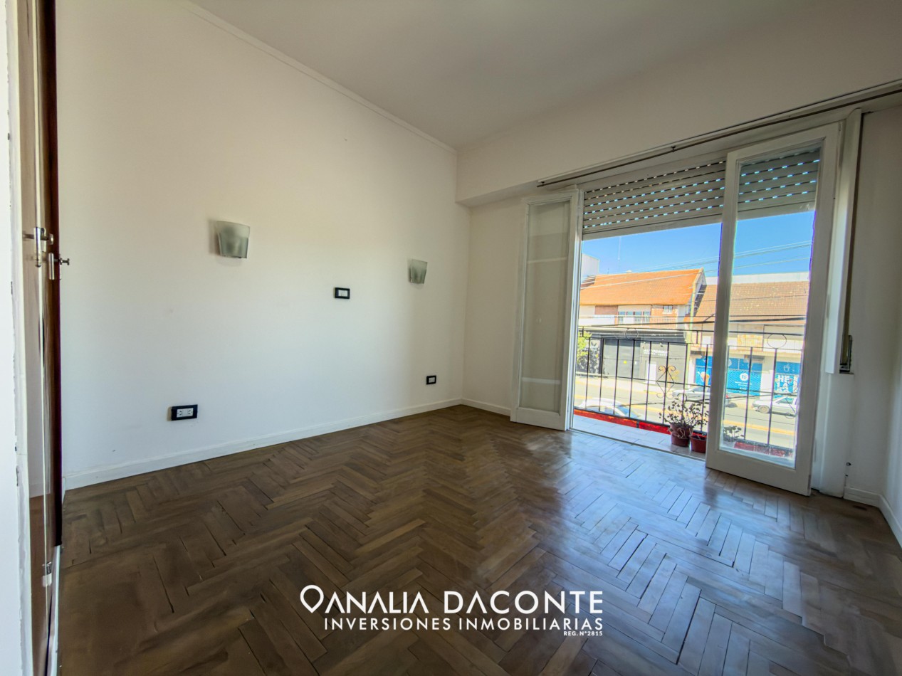 DEPTO 3 AMB CON BALCON A LA CALLE , SIN EXPENSAS! 