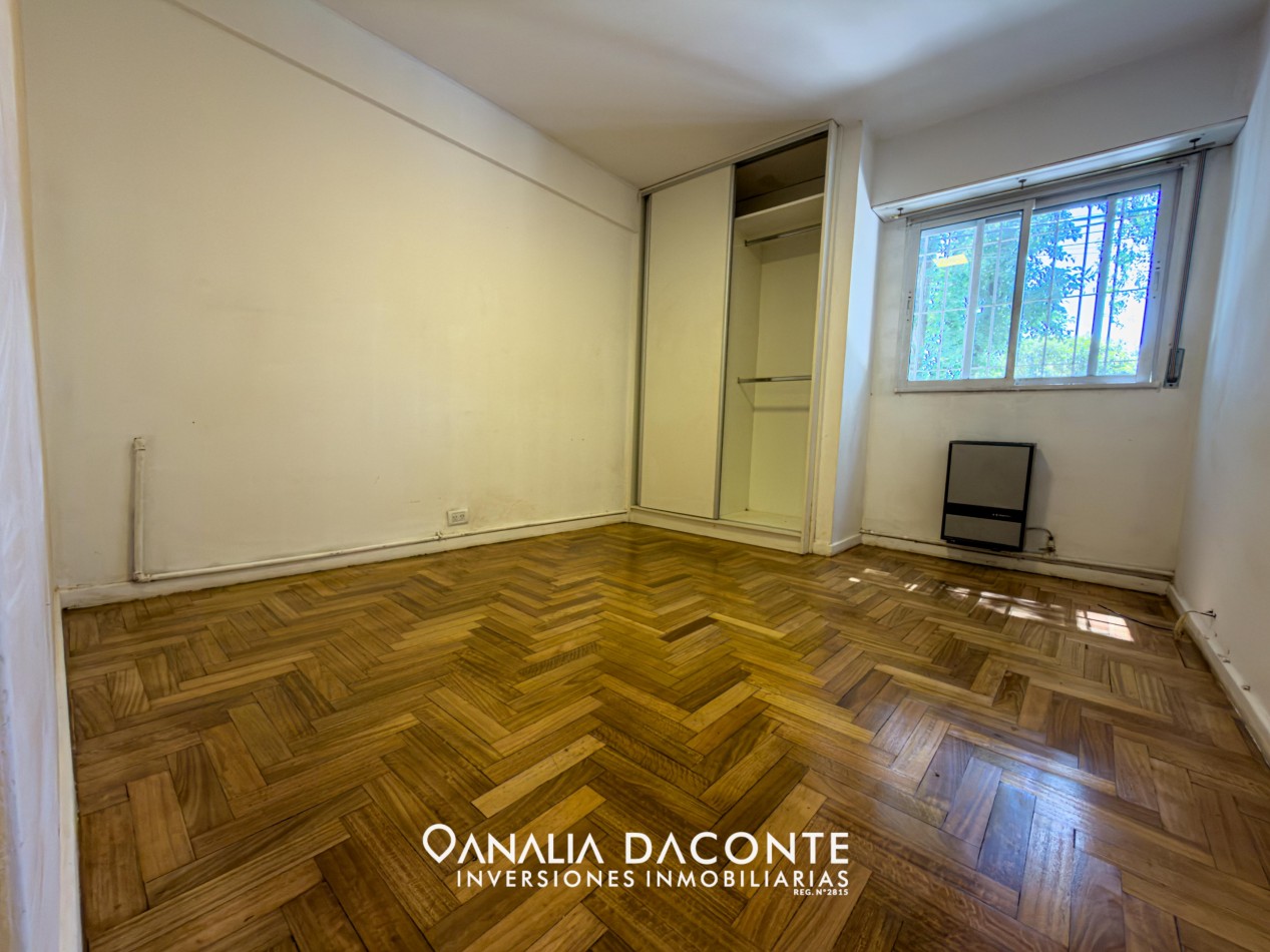 Depto 4 amb con balcon en complejo cerrado. Bajas expensas!