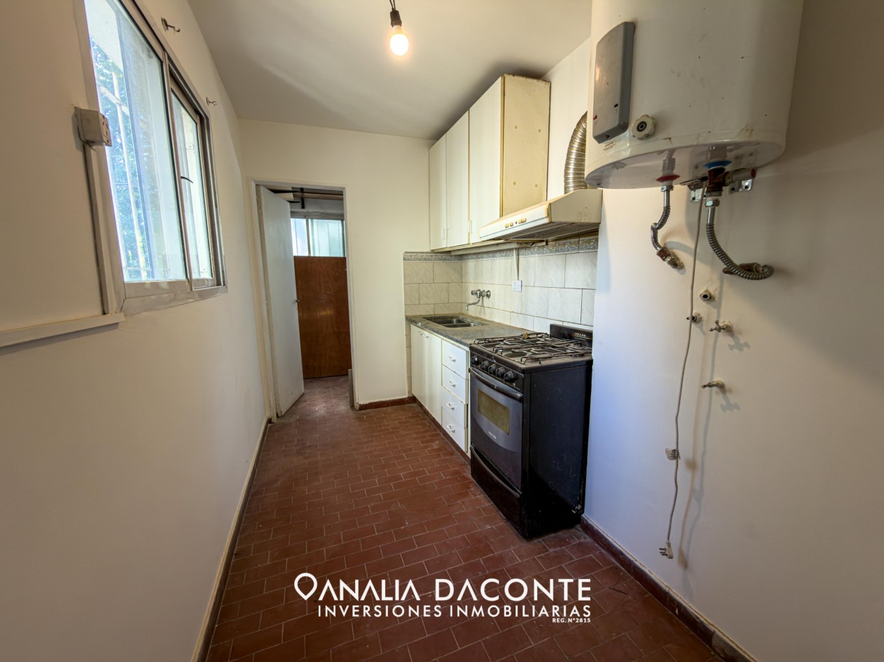 Depto 4 amb con balcon en complejo cerrado. Bajas expensas!