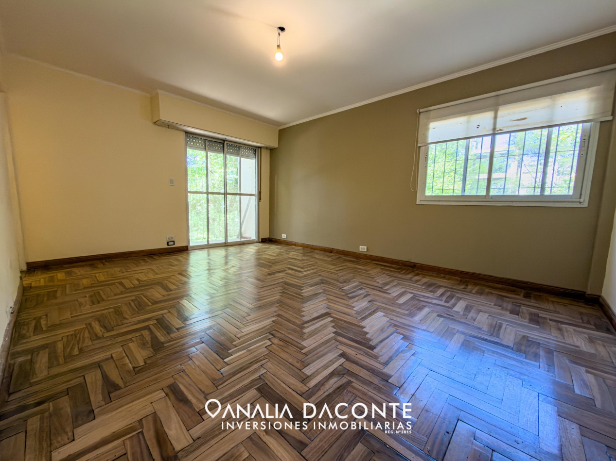 Depto 4 amb con balcon en complejo cerrado. Bajas expensas!