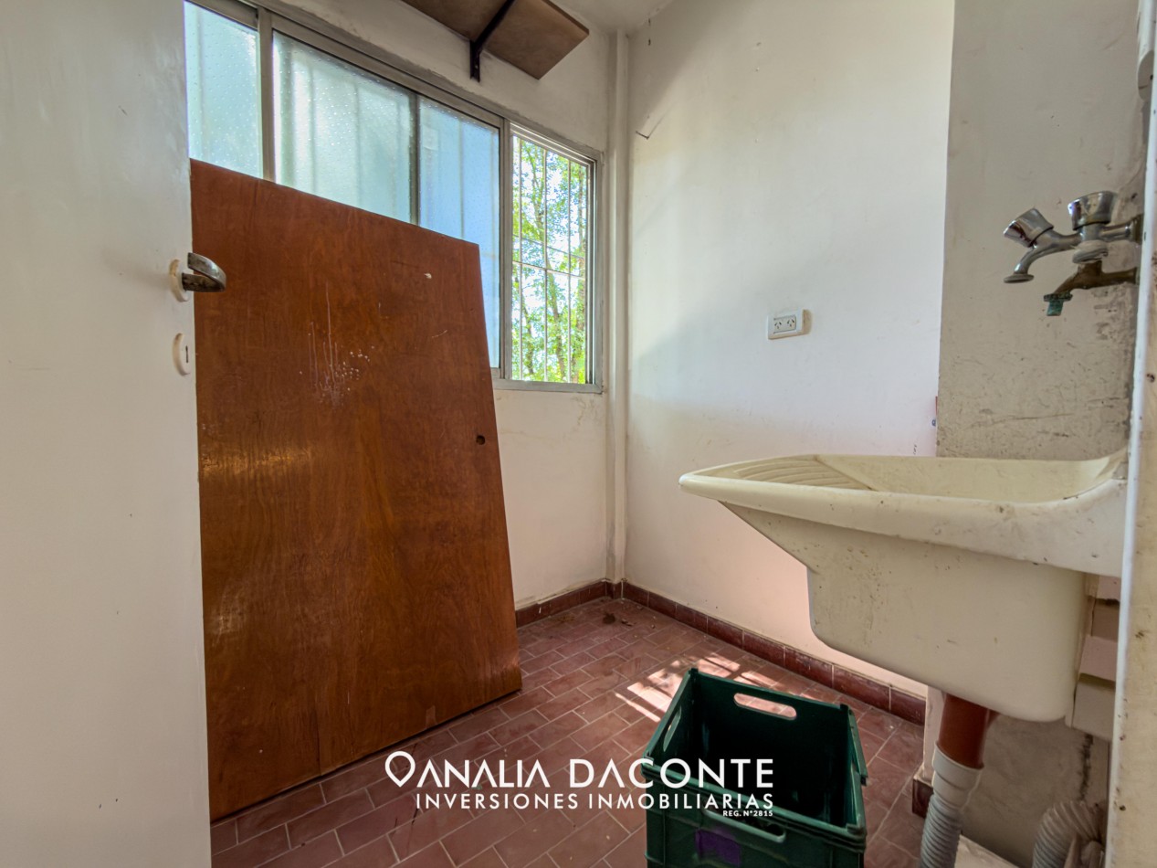 Depto 4 amb con balcon en complejo cerrado. Bajas expensas!