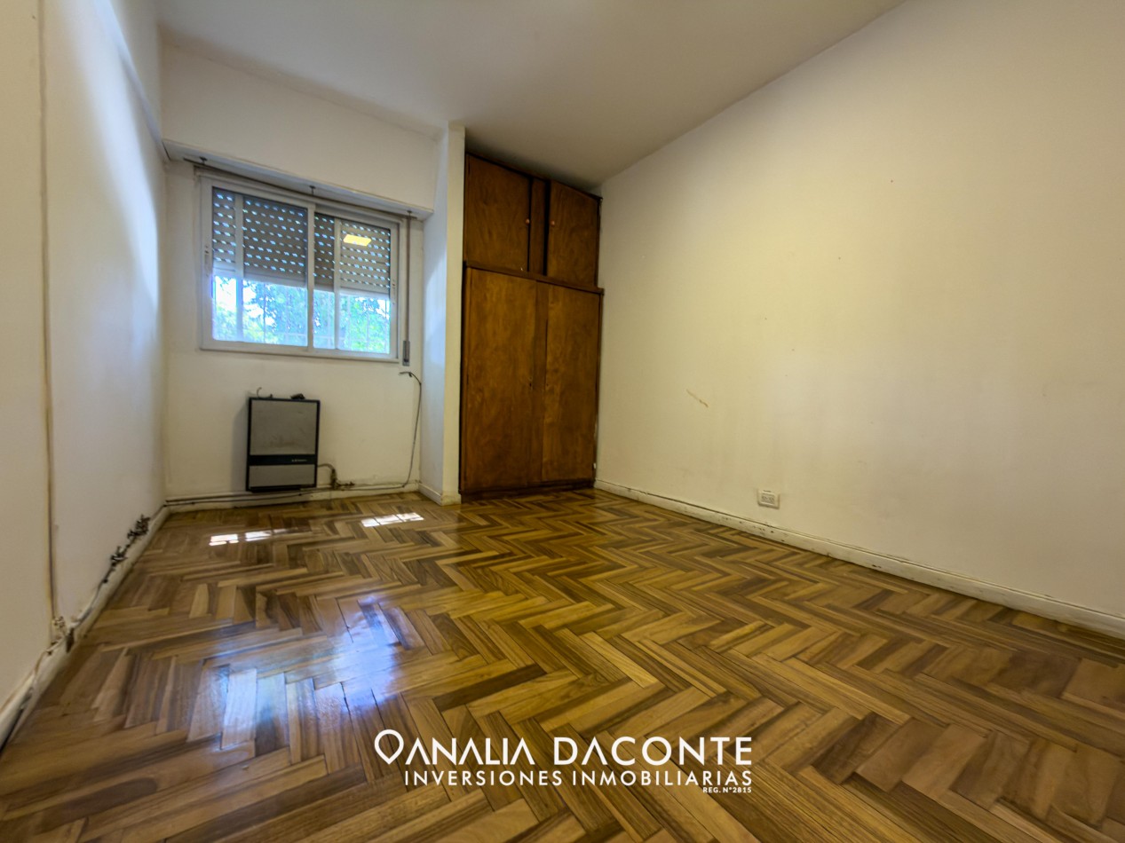 Depto 4 amb con balcon en complejo cerrado. Bajas expensas!