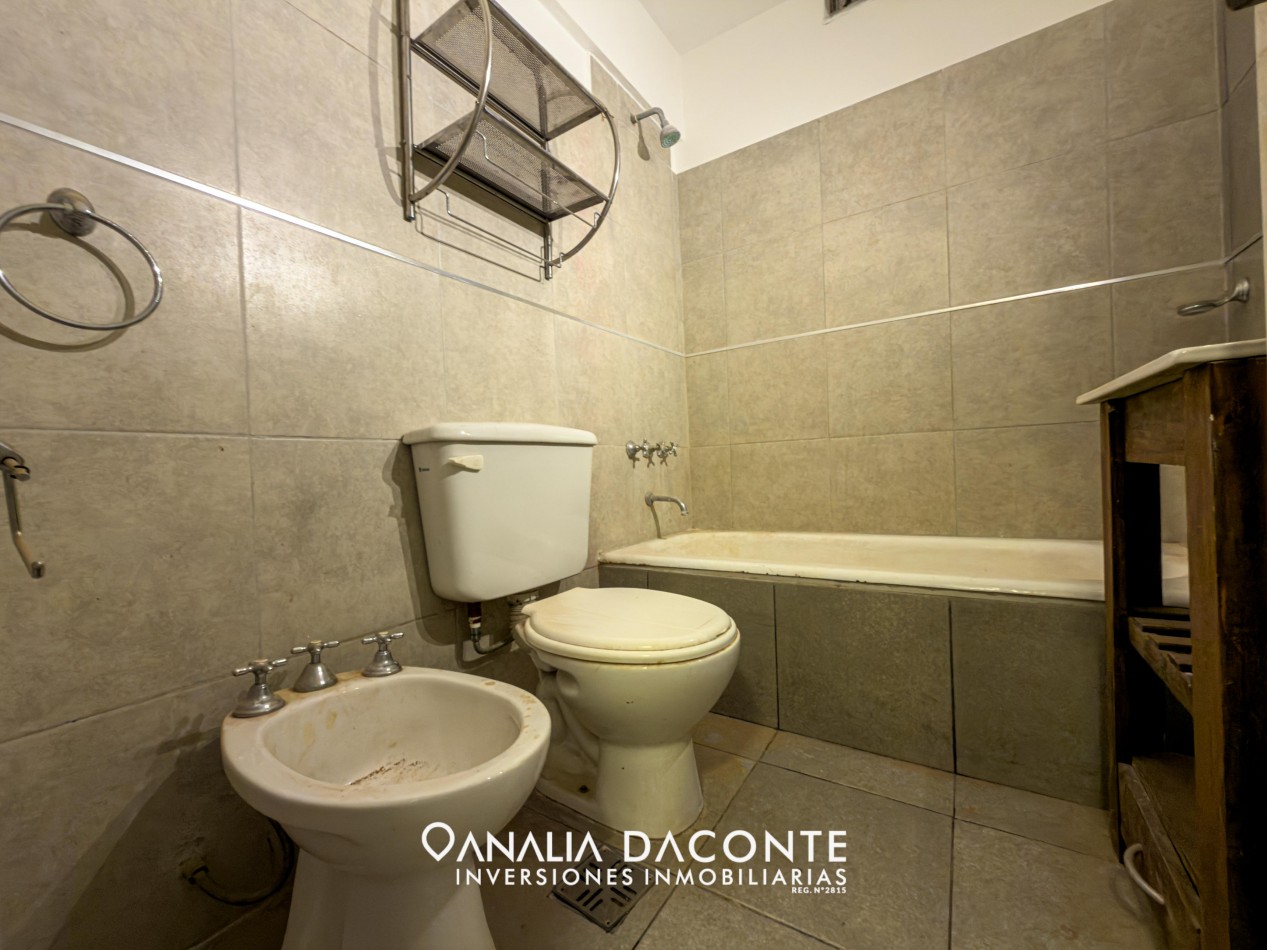 Depto 4 amb con balcon en complejo cerrado. Bajas expensas!