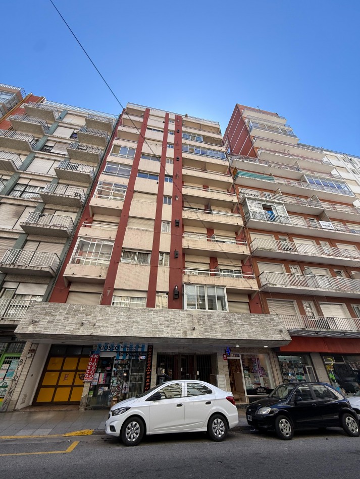 AMPLIO AMBIENTE PLAZA COLON IDEAL RENTA !