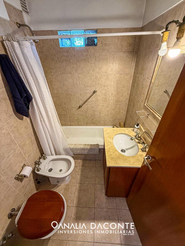 ALQUILADO! 3 amb con balcon y cochera! Independencia y 25 de Mayo