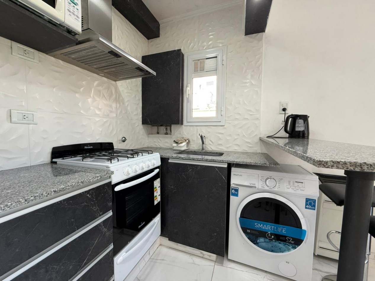 Depto 2 amb a la calle, amoblado y reciclado!