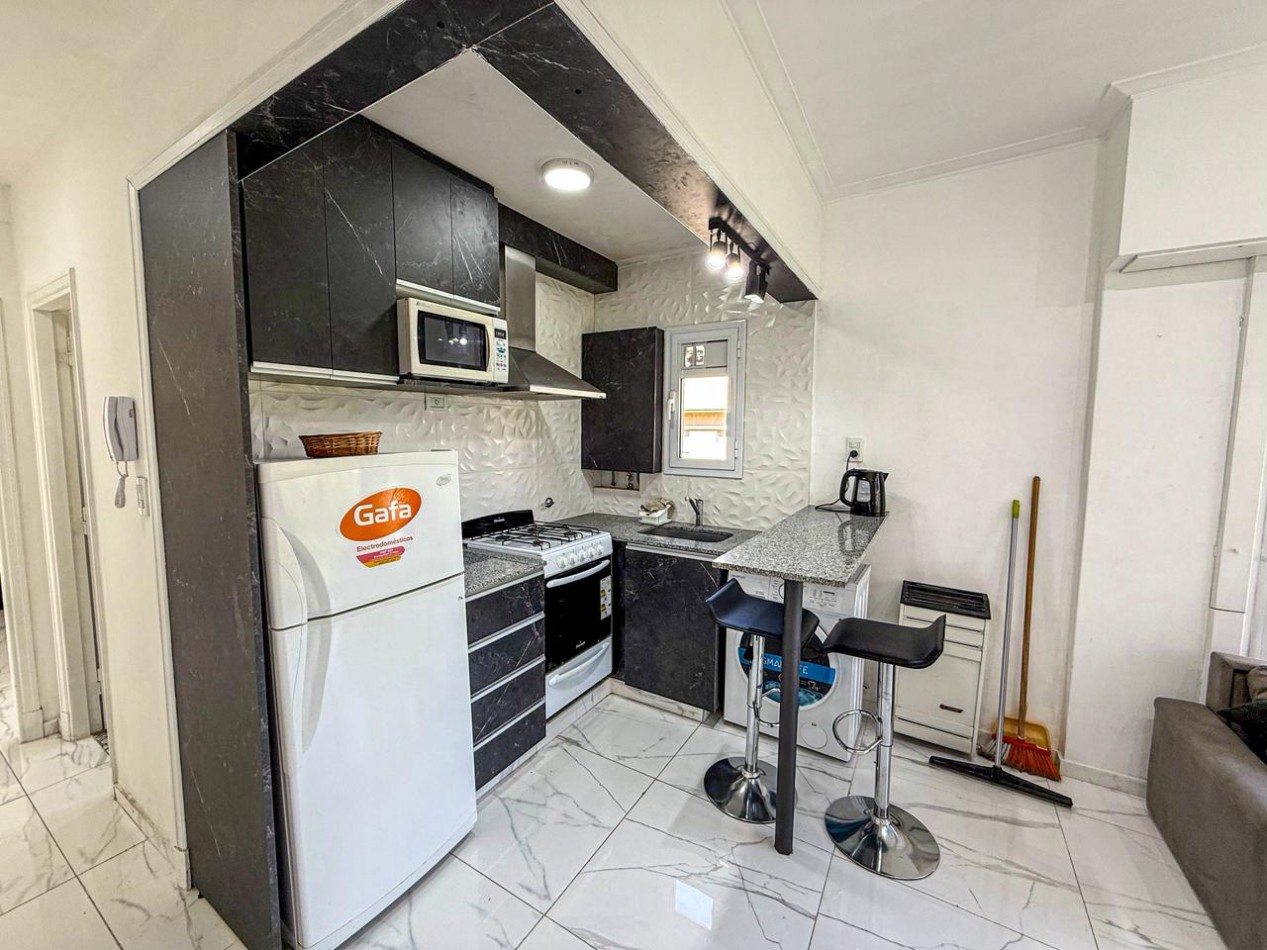 Depto 2 amb a la calle, amoblado y reciclado!