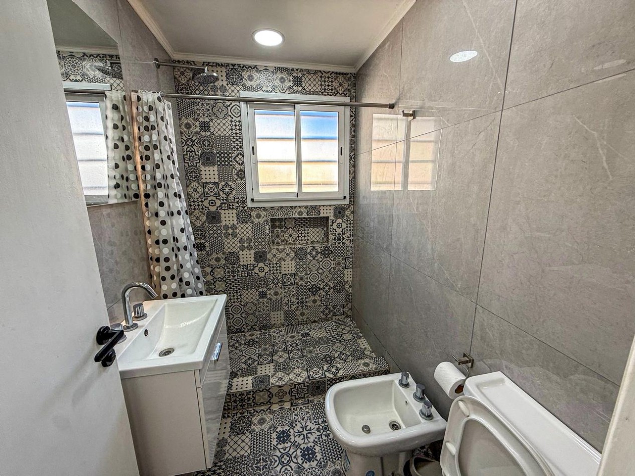 Depto 2 amb a la calle, amoblado y reciclado!