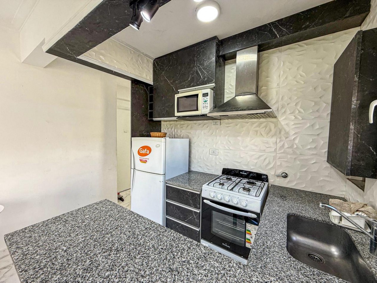 Depto 2 amb a la calle, amoblado y reciclado!