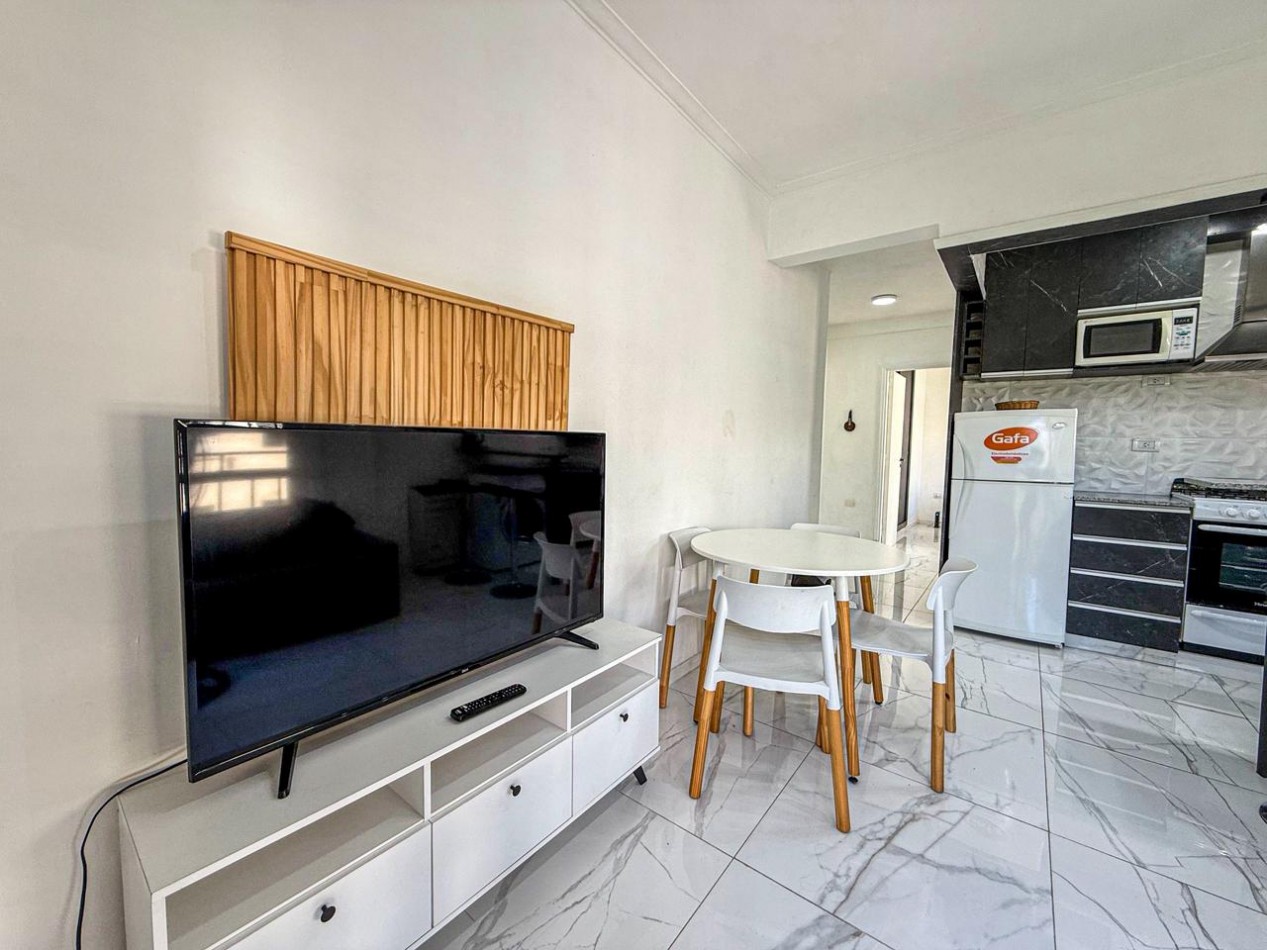 Depto 2 amb a la calle, amoblado y reciclado!