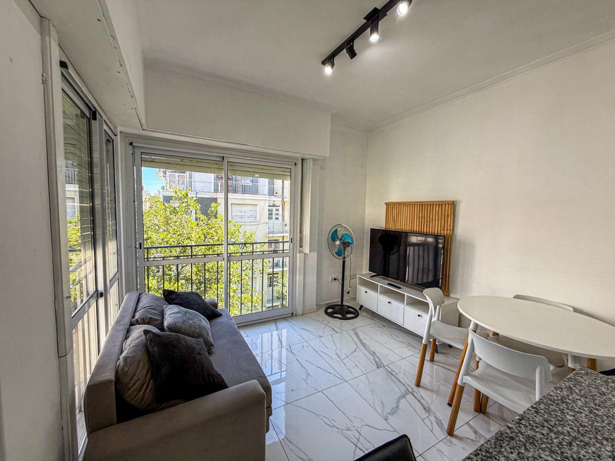 Depto 2 amb a la calle, amoblado y reciclado!