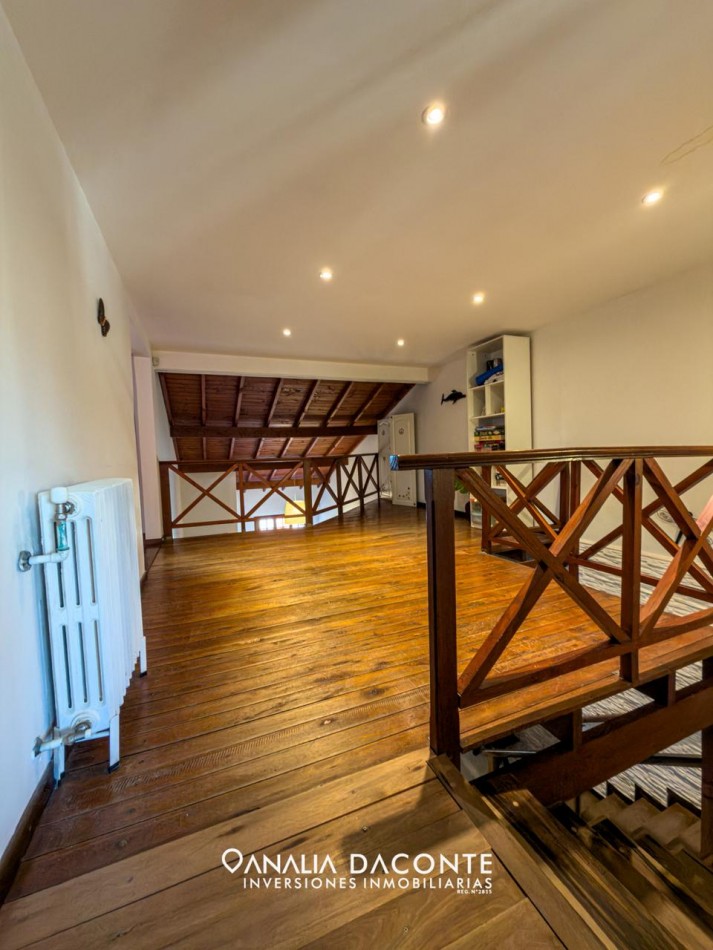 Imponente chalet 5 ambientes con garage y gran parque