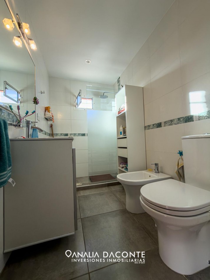 Imponente chalet 5 ambientes con garage y gran parque