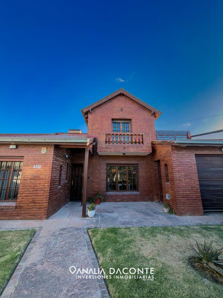 Imponente chalet 5 ambientes con garage y gran parque