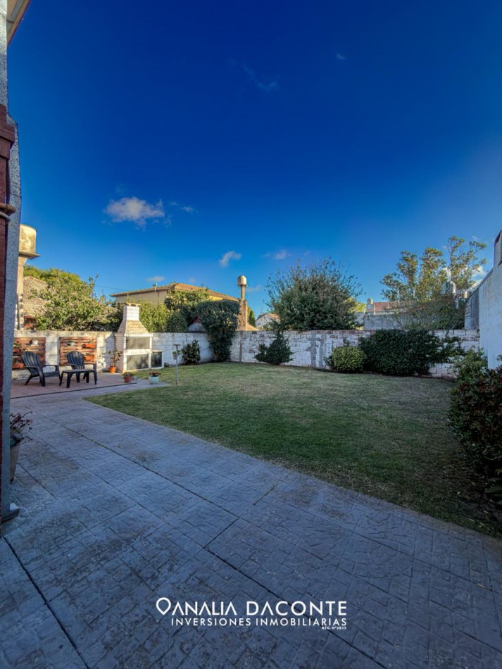 Imponente chalet 5 ambientes con garage y gran parque