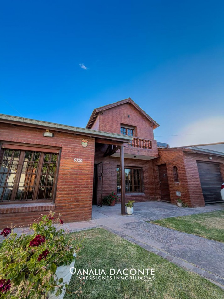 Imponente chalet 5 ambientes con garage y gran parque